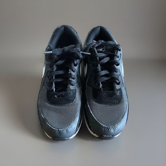 Nike Air Max 90 Running Shoes Black And White Size 8 Jogging Walking Outdoor - Picture 1 of 11